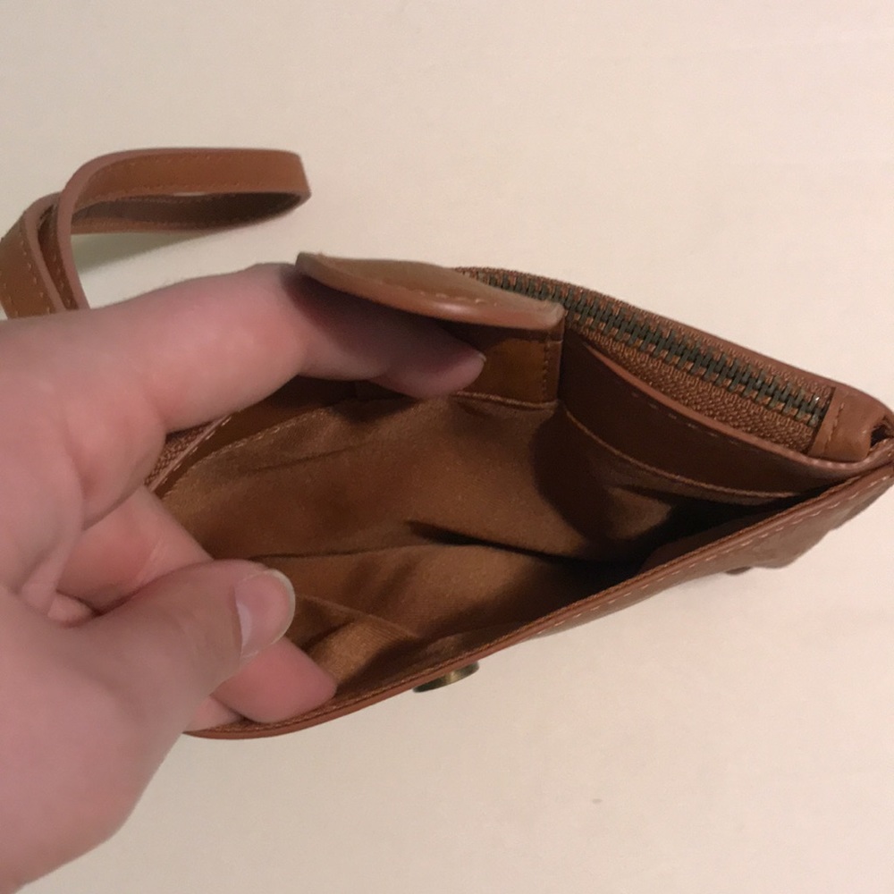 Never Used! Universal Thread Wristlet - image 4